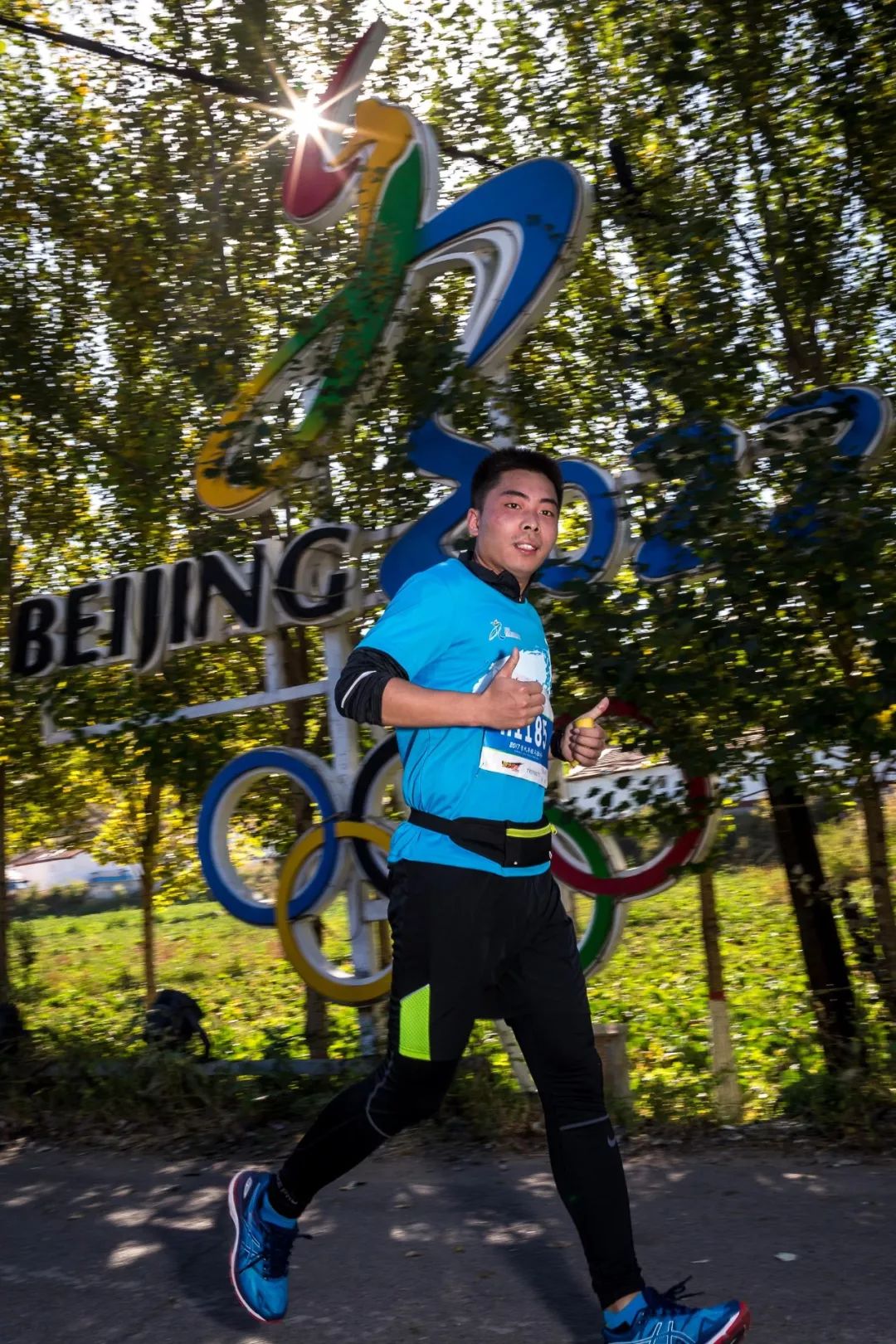 清晨体能课后，马赛复出首秀备战德国杯，赛场秩序良好，控场能力受关注
